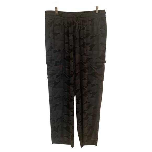 •SOLD•TORRID Gray + Black Camouflage Lightweight Wide Leg Women's Cargo Pants 1R - Picture 1 of 7